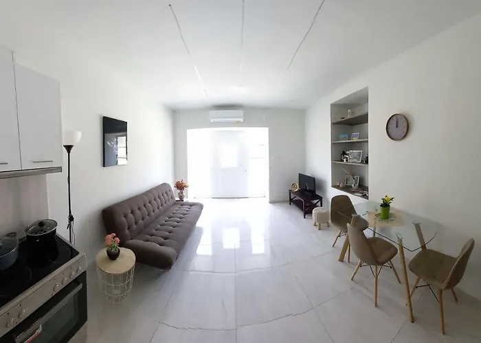 Modern Apartment In The Center Of Heraklion A